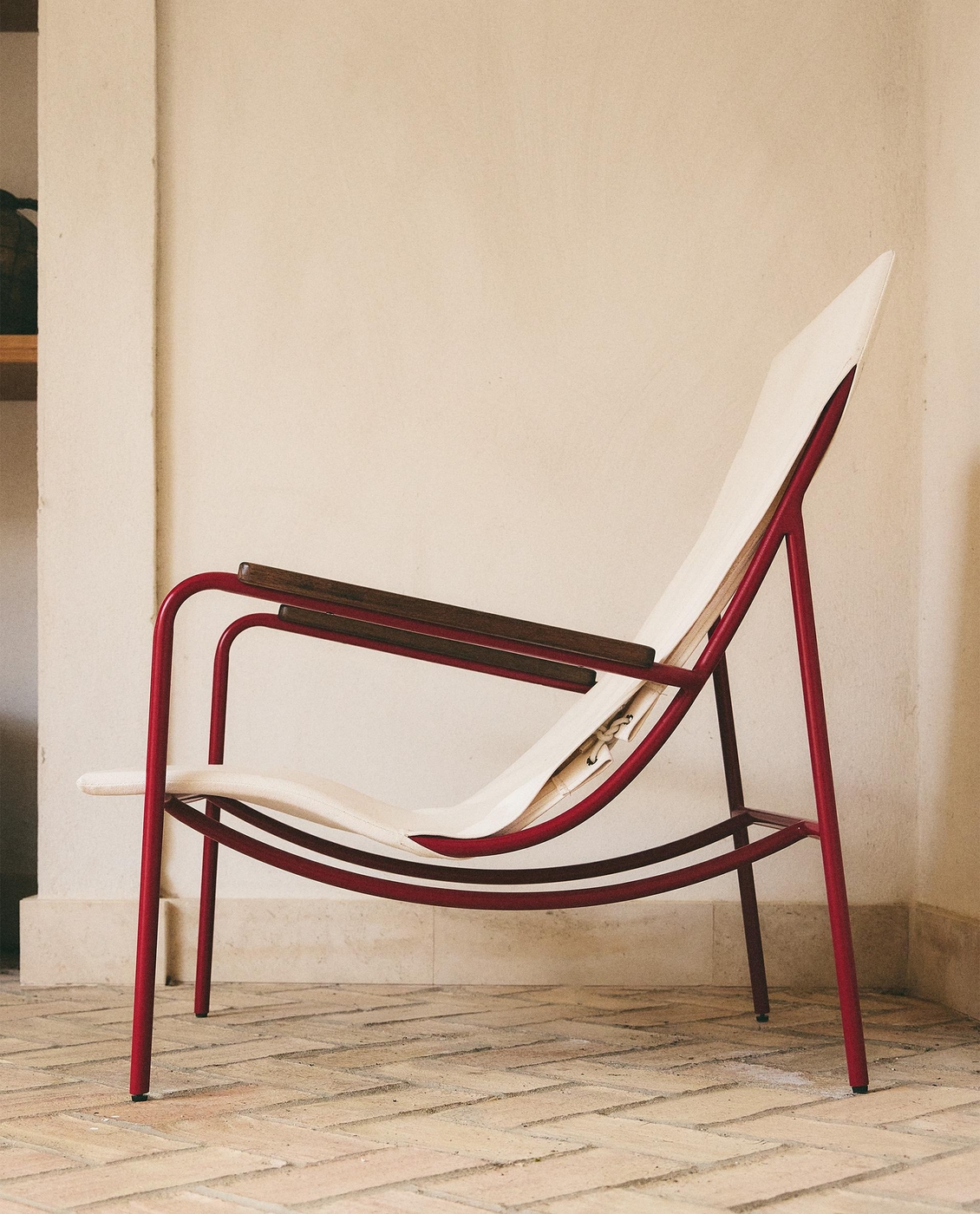 METAL FRAME CHAIR WITH COLOR