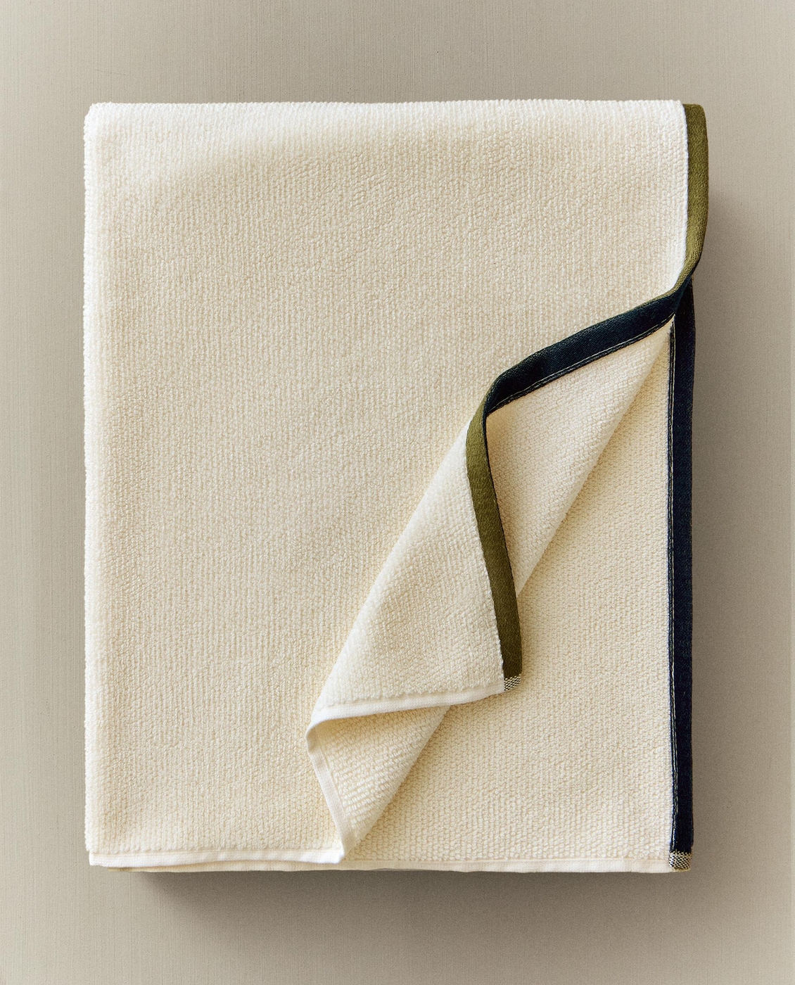 REVERSIBLE RICE STITCH BATH TOWEL