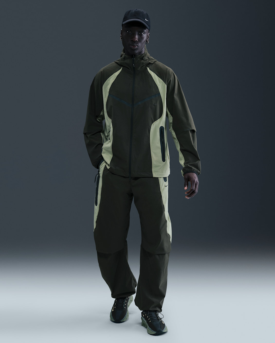 Nike Tech Men's Dri-FIT Woven Color-Block Oversized Pants